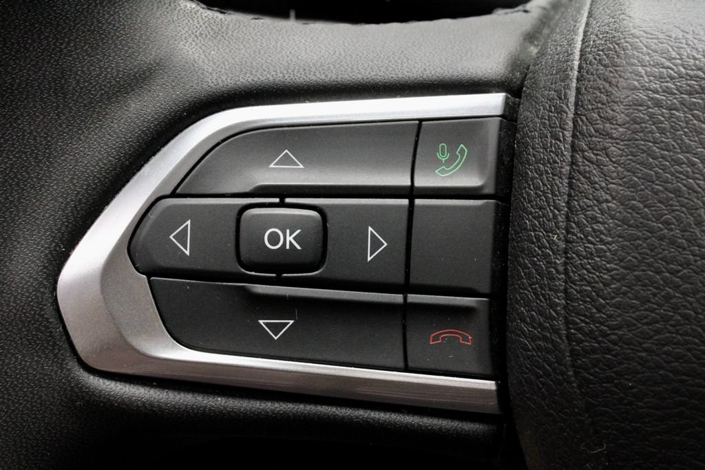 Used 2023 Jeep Compass Latitude w/ Sun and Sound Group AWD/4WD image 26