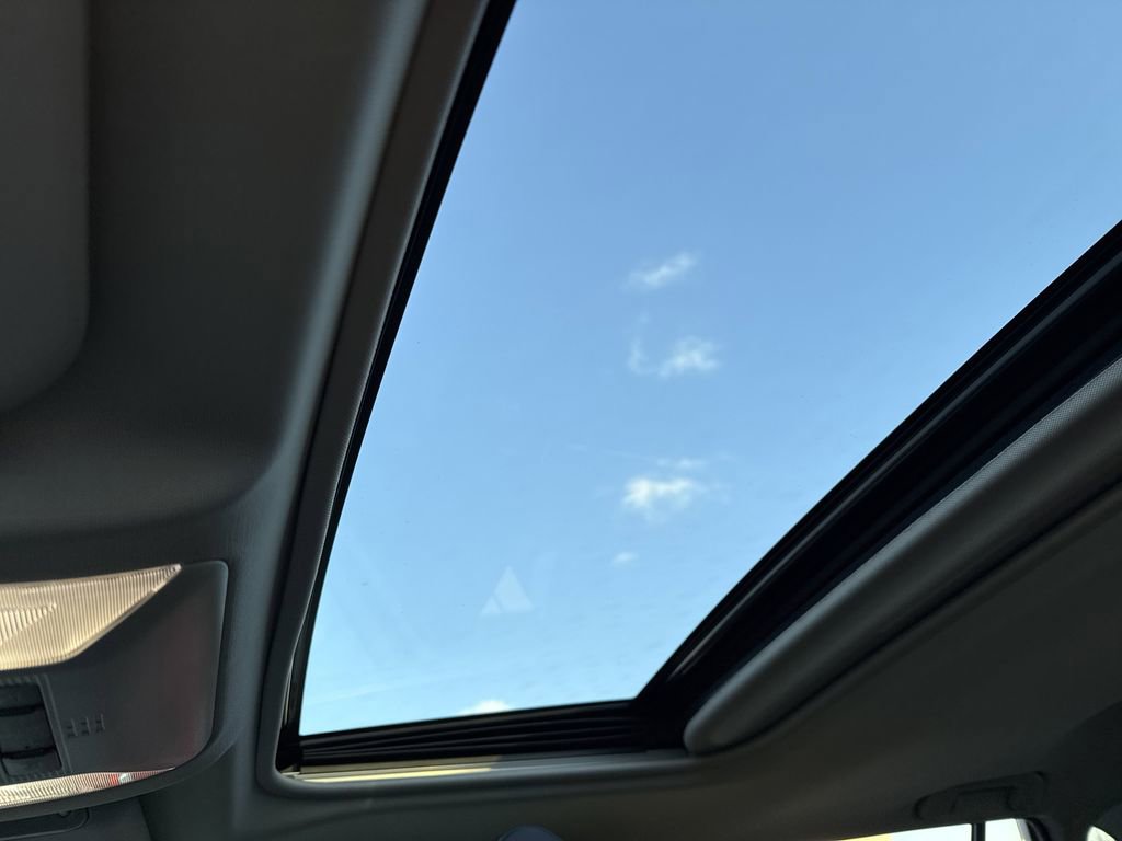 Used 2022 Toyota RAV4 XLE Premium image 30