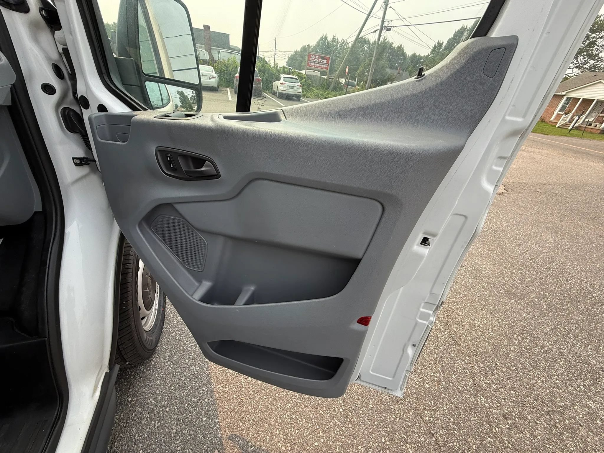 Used 2017 Ford Transit 150 130 Low Roof RWD image 19
