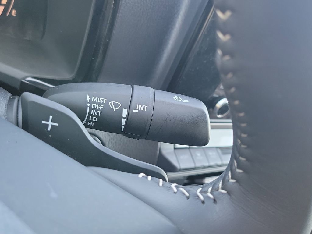 Used 2025 Toyota Camry SE image 22