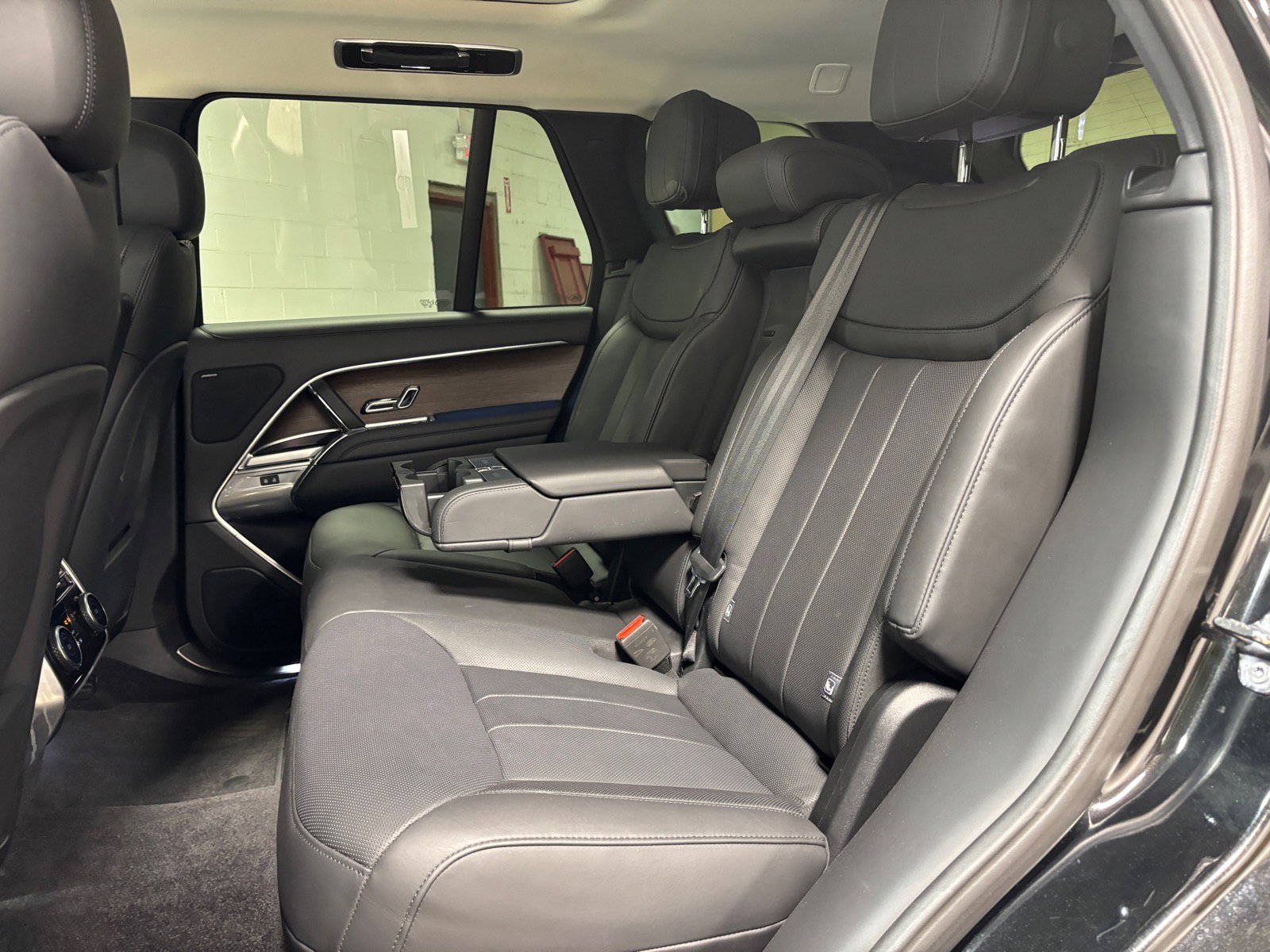 Used 2023 Land Rover Range Rover SE image 25