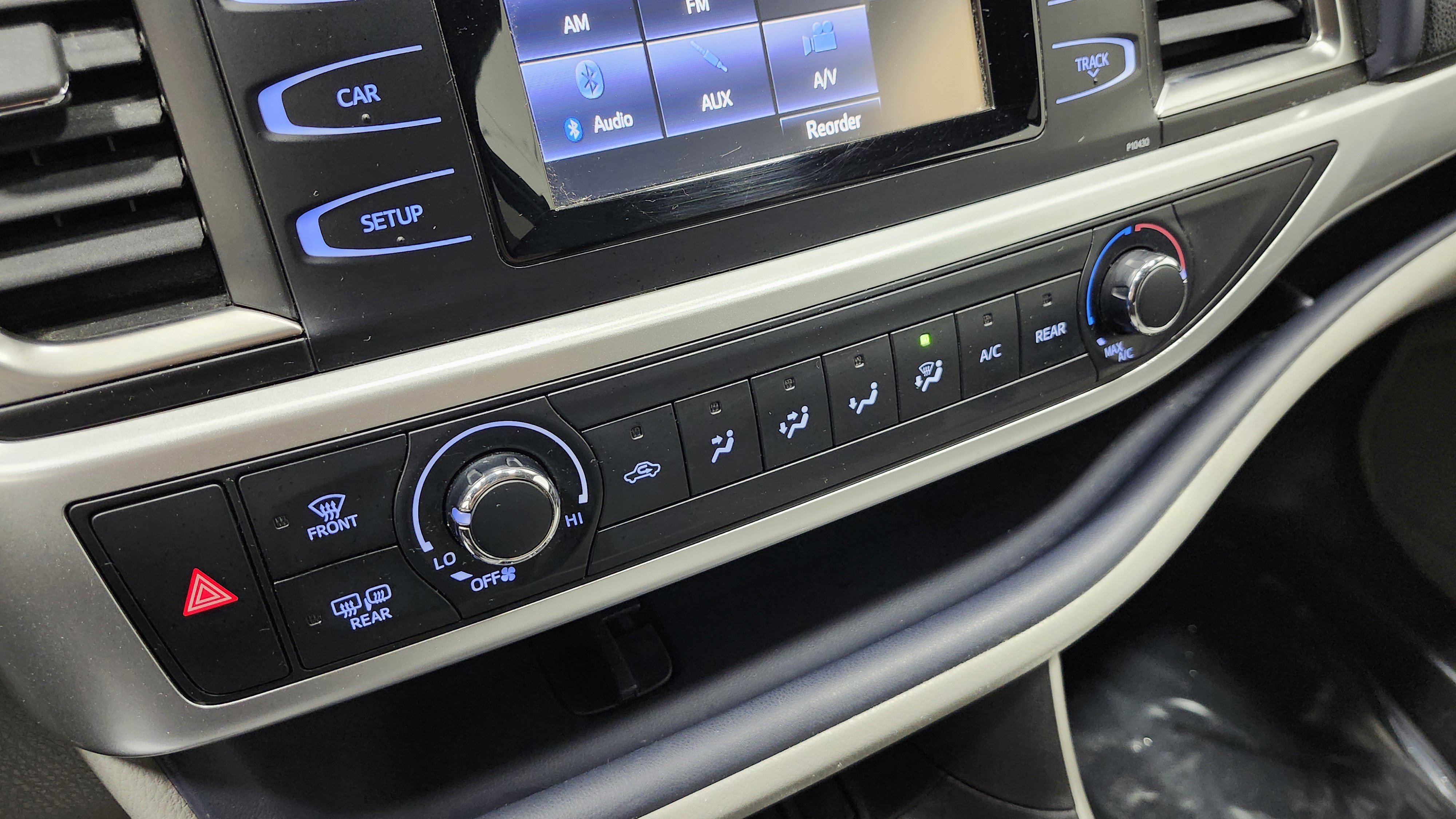 Used 2015 Toyota Highlander LE image 29