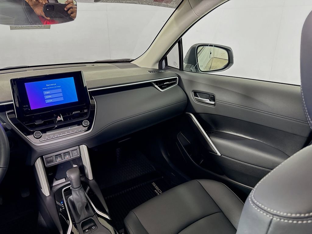 Certified 2025 Toyota Corolla Cross XLE image 22
