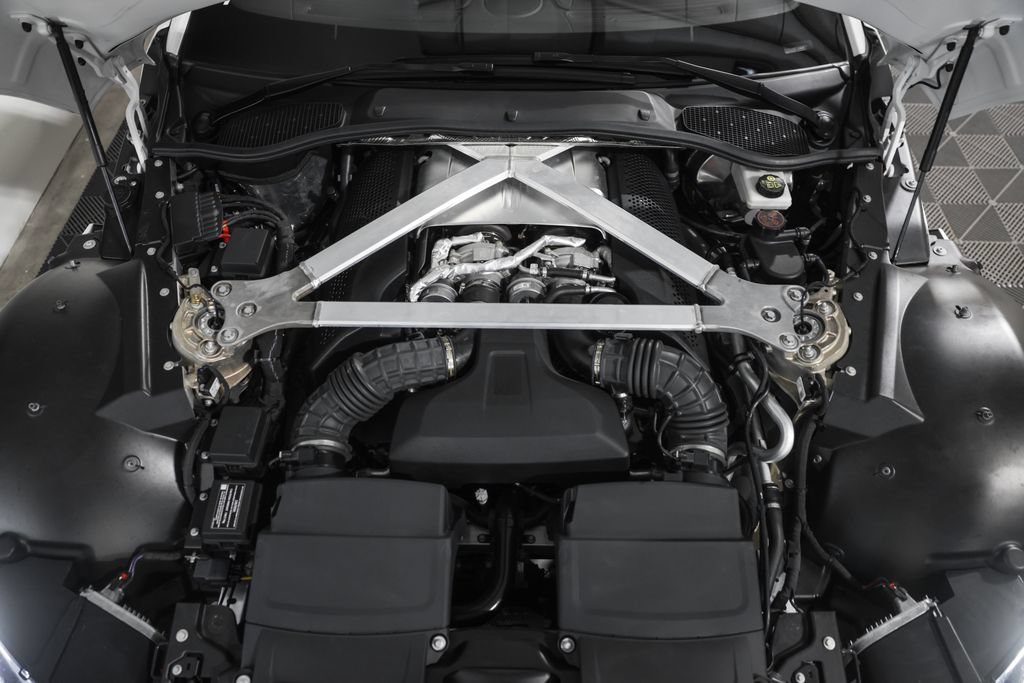 Used 2023 Aston Martin V8 Vantage Coupe RWD image 32