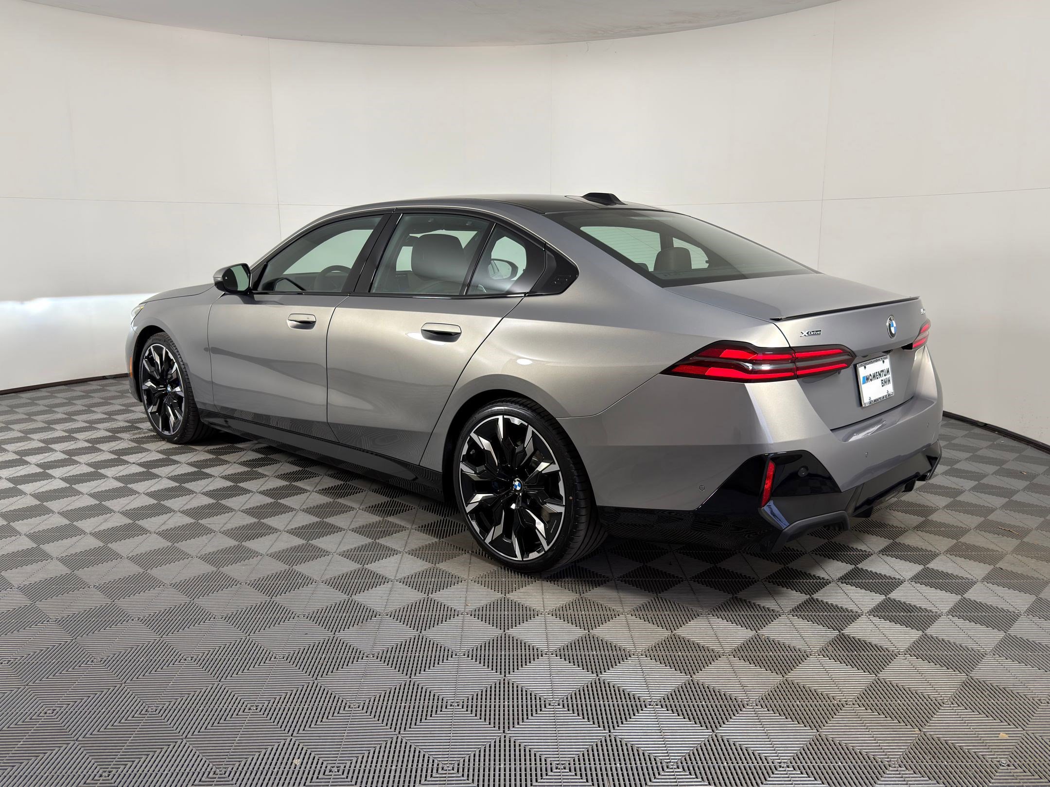 New 2026 BMW 540i xDrive w/ Executive Package image 3