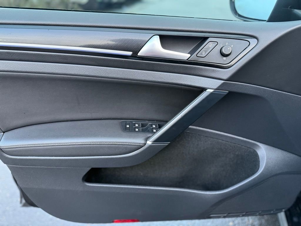 Used 2017 Volkswagen Golf R 4-Door image 13