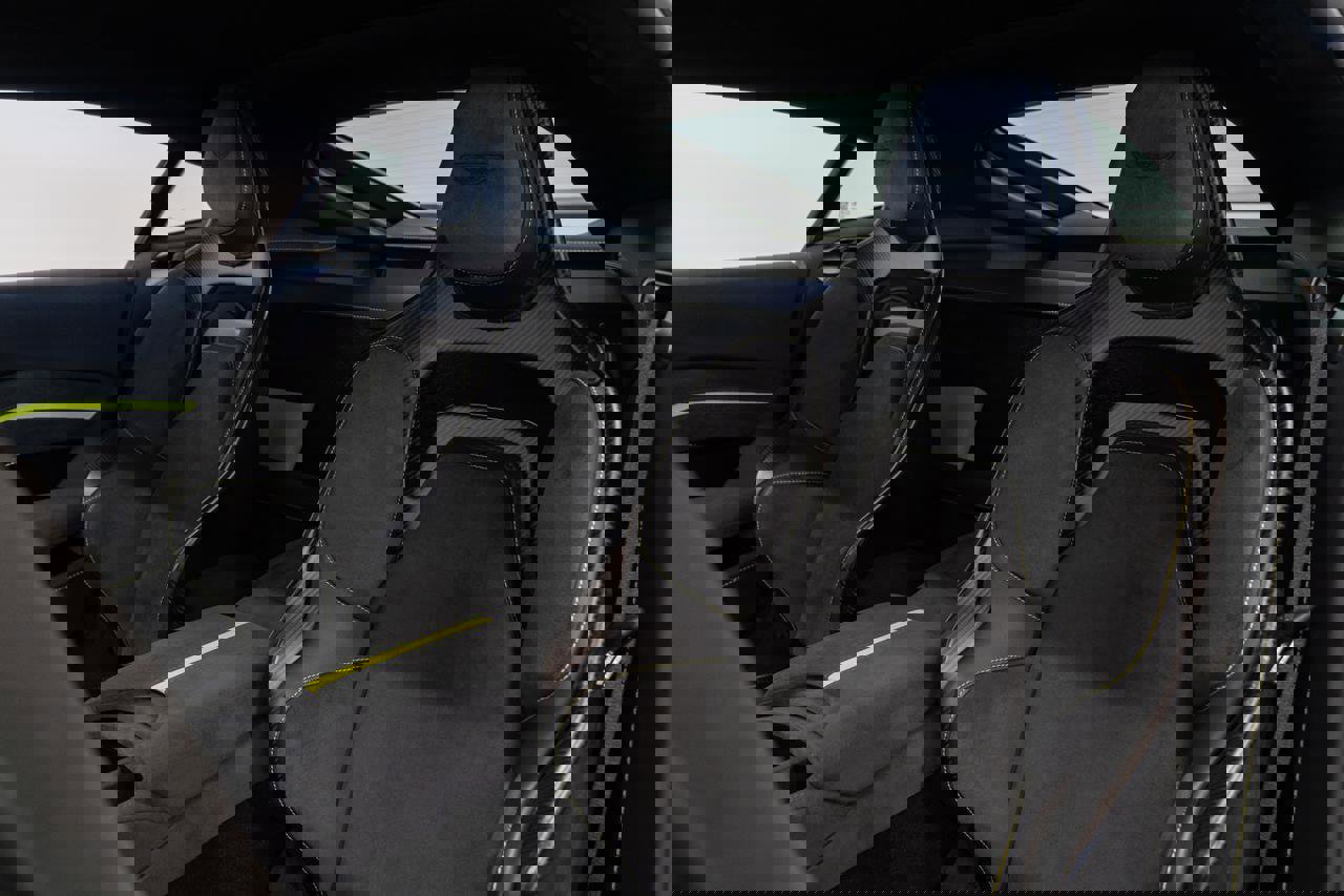 Used 2023 Aston Martin V8 Vantage Coupe image 4