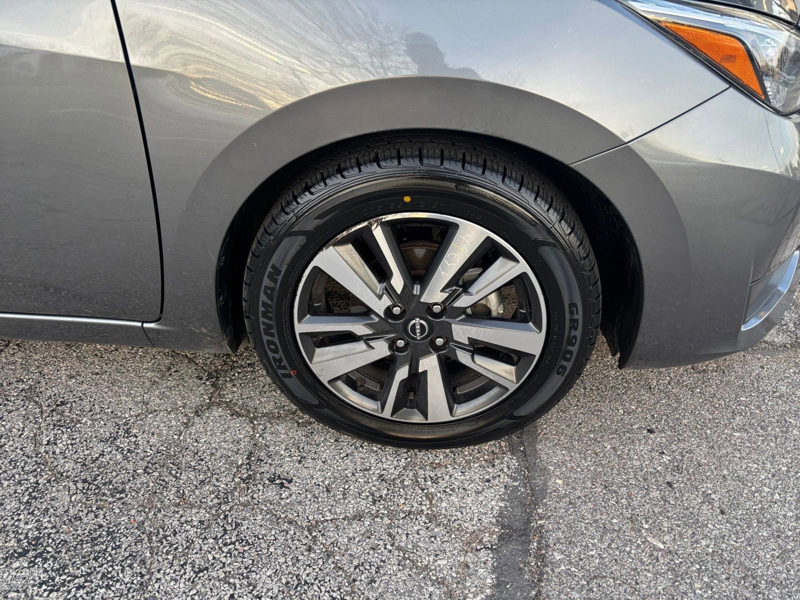 Used 2025 Nissan Versa SV image 28