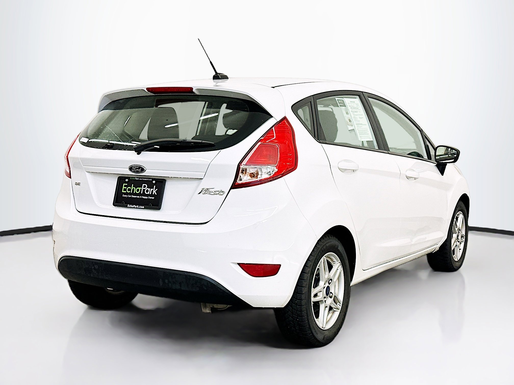 Used 2017 Ford Fiesta SE image 9