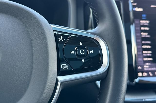 Used 2025 Volvo XC60 B5 Plus image 26