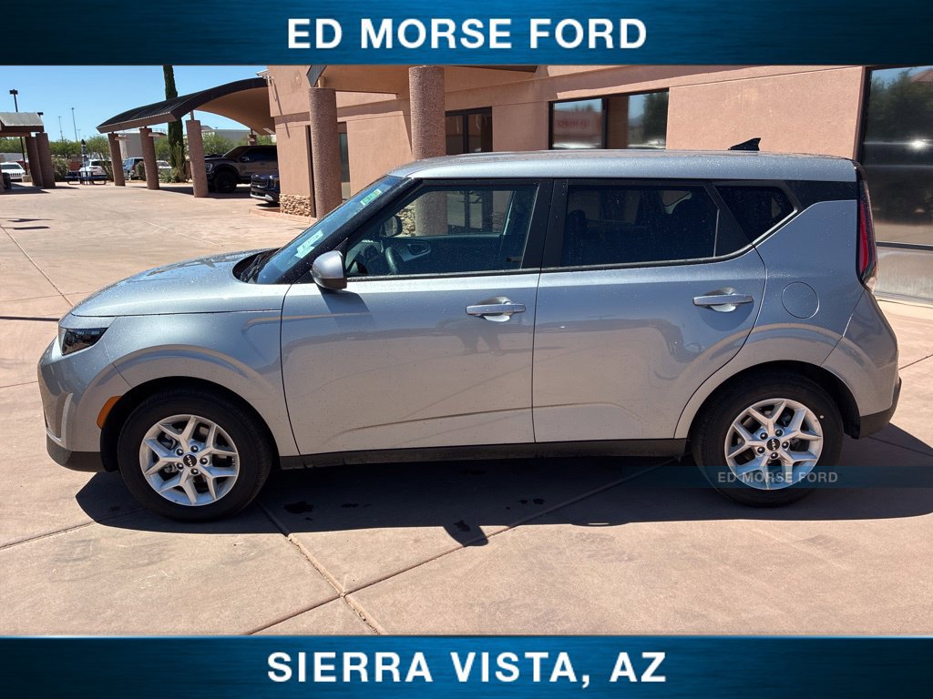 Used 2025 Kia Soul LX FWD image 5