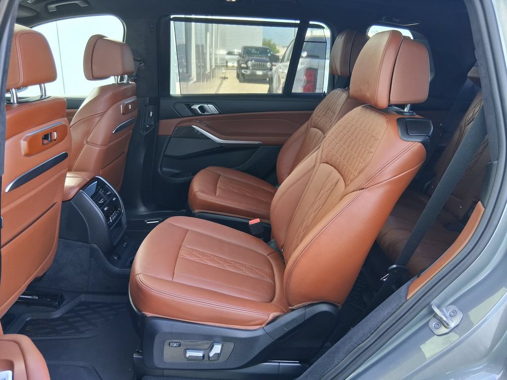 Used 2025 BMW X7 M60i AWD/4WD image 26