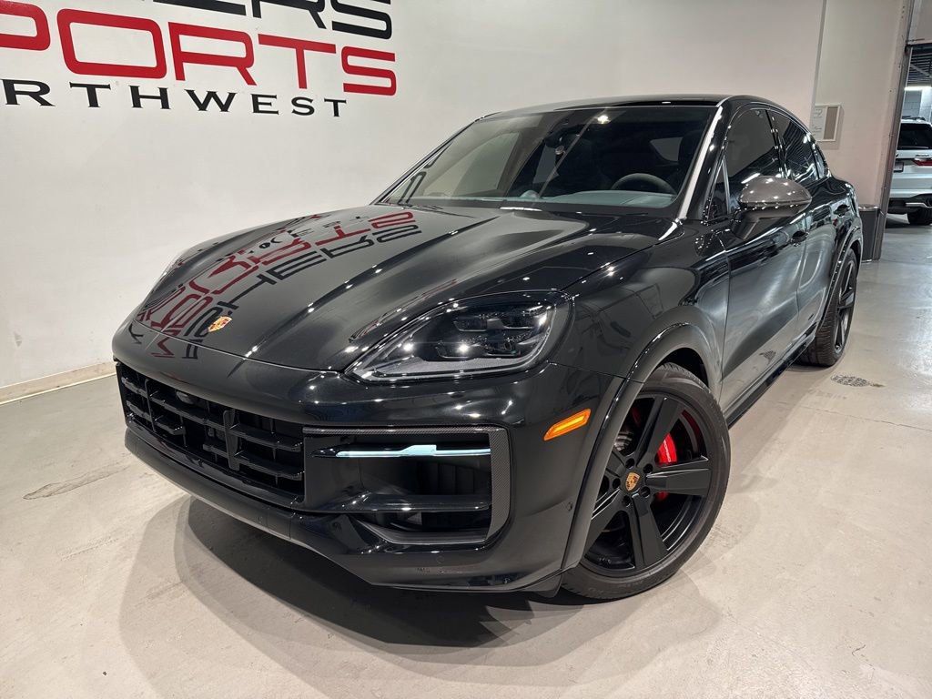 Used 2025 Porsche Cayenne GTS AWD/4WD image 2