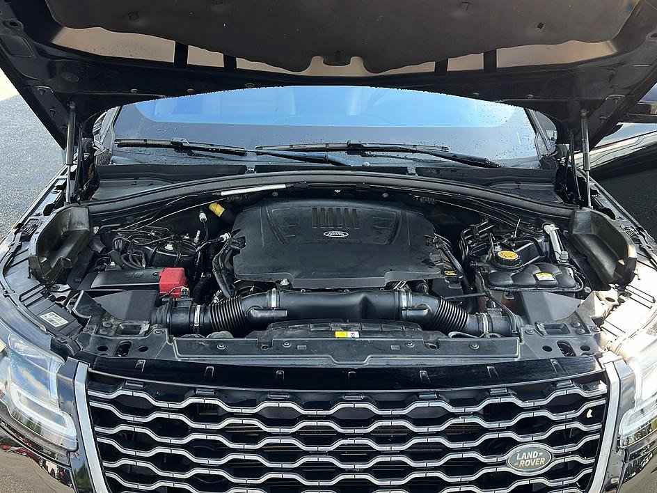 Used 2018 Land Rover Range Rover Velar R-Dynamic SE AWD/4WD image 9