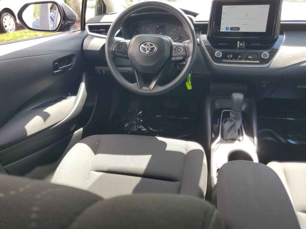 Used 2025 Toyota Corolla LE FWD image 13