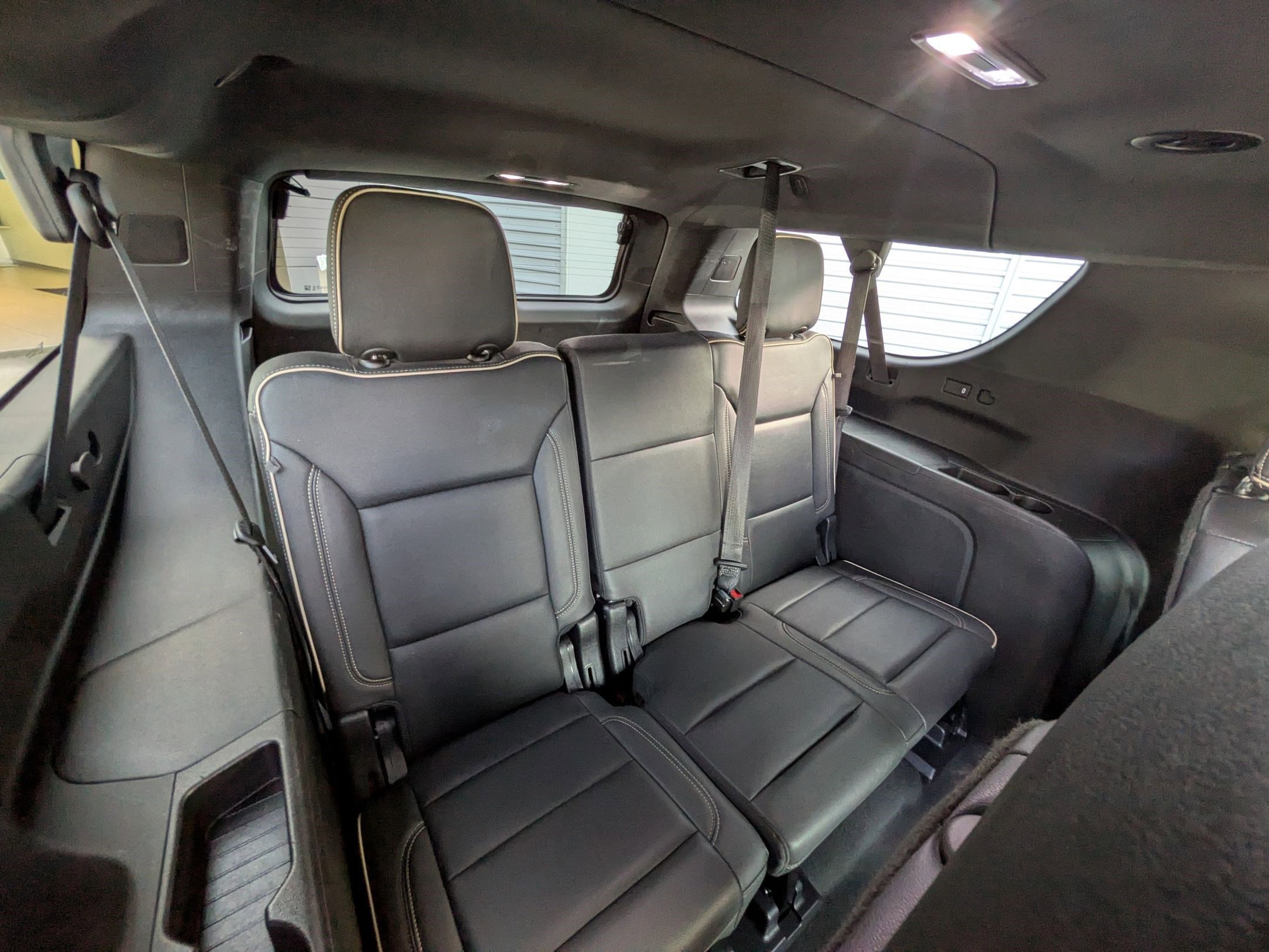 Used 2023 Chevrolet Suburban Premier image 30