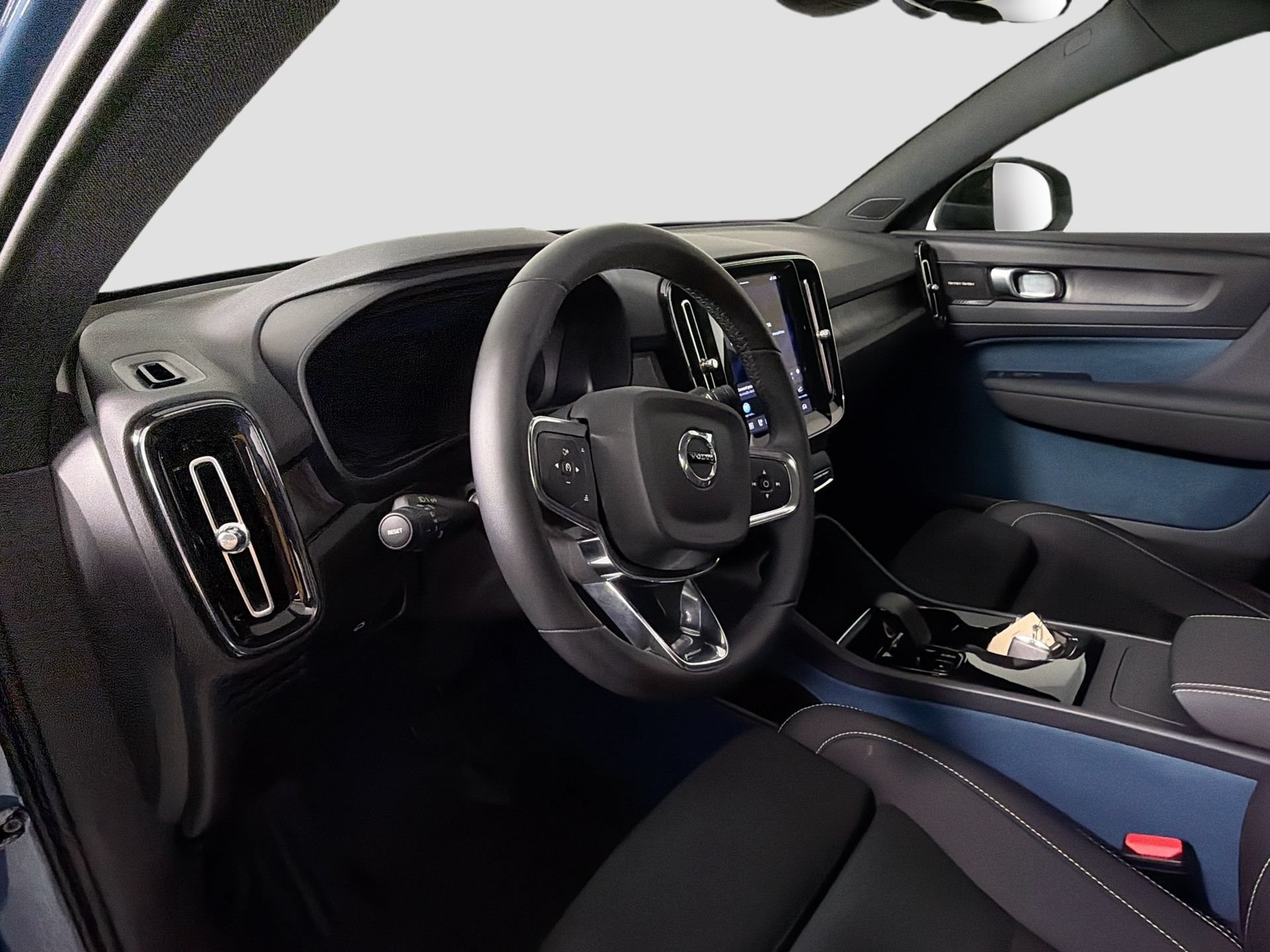 Certified 2023 Volvo C40 P8 Recharge Ultimate w/ Protection Package Premier AWD/4WD image 10