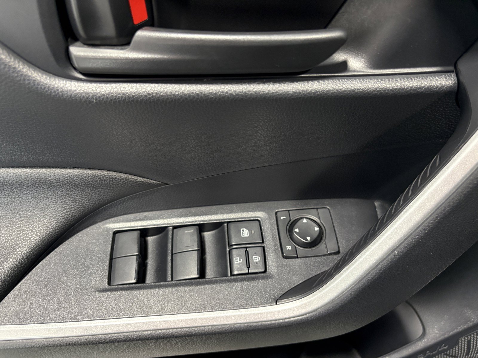 Used 2024 Toyota RAV4 LE AWD/4WD image 15