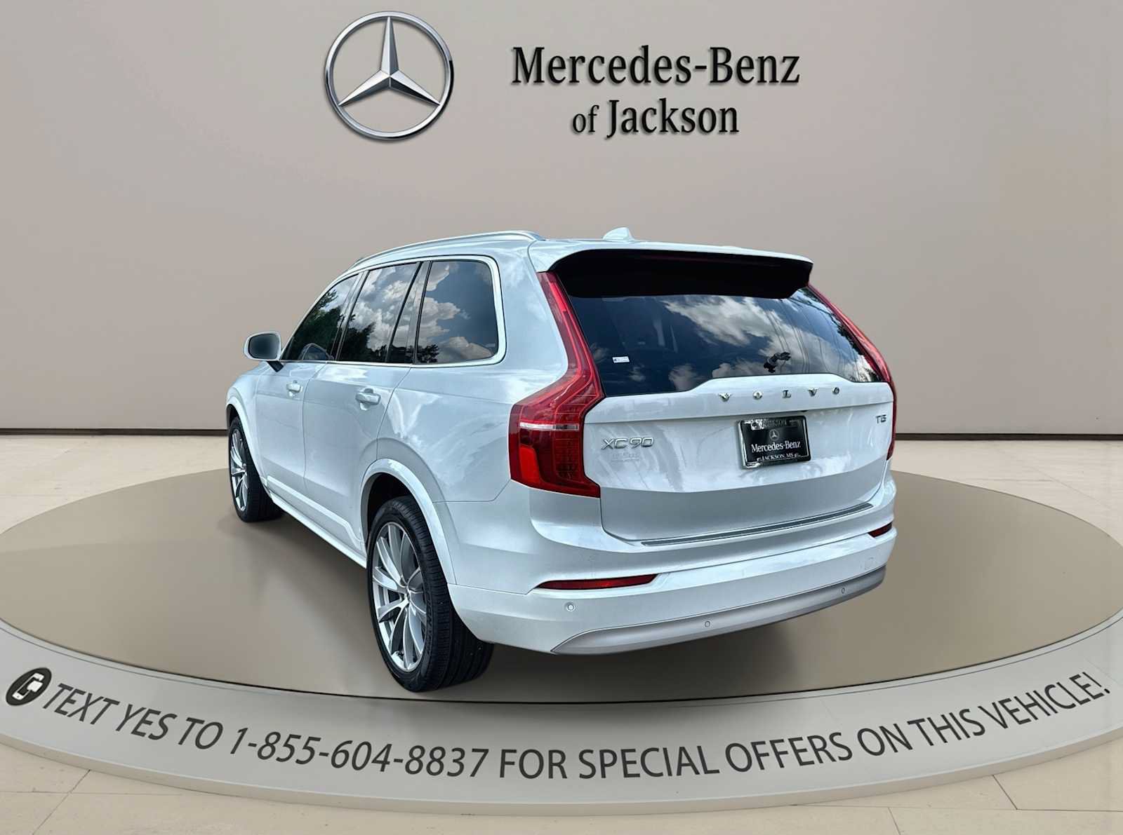 Used 2022 Volvo XC90 T5 Momentum w/ Climate Package FWD image 6