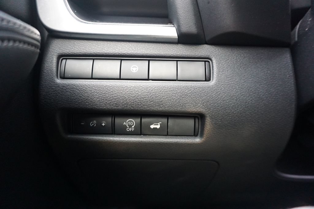 Used 2023 Nissan Rogue SV w/ SV Premium B Package FWD image 5