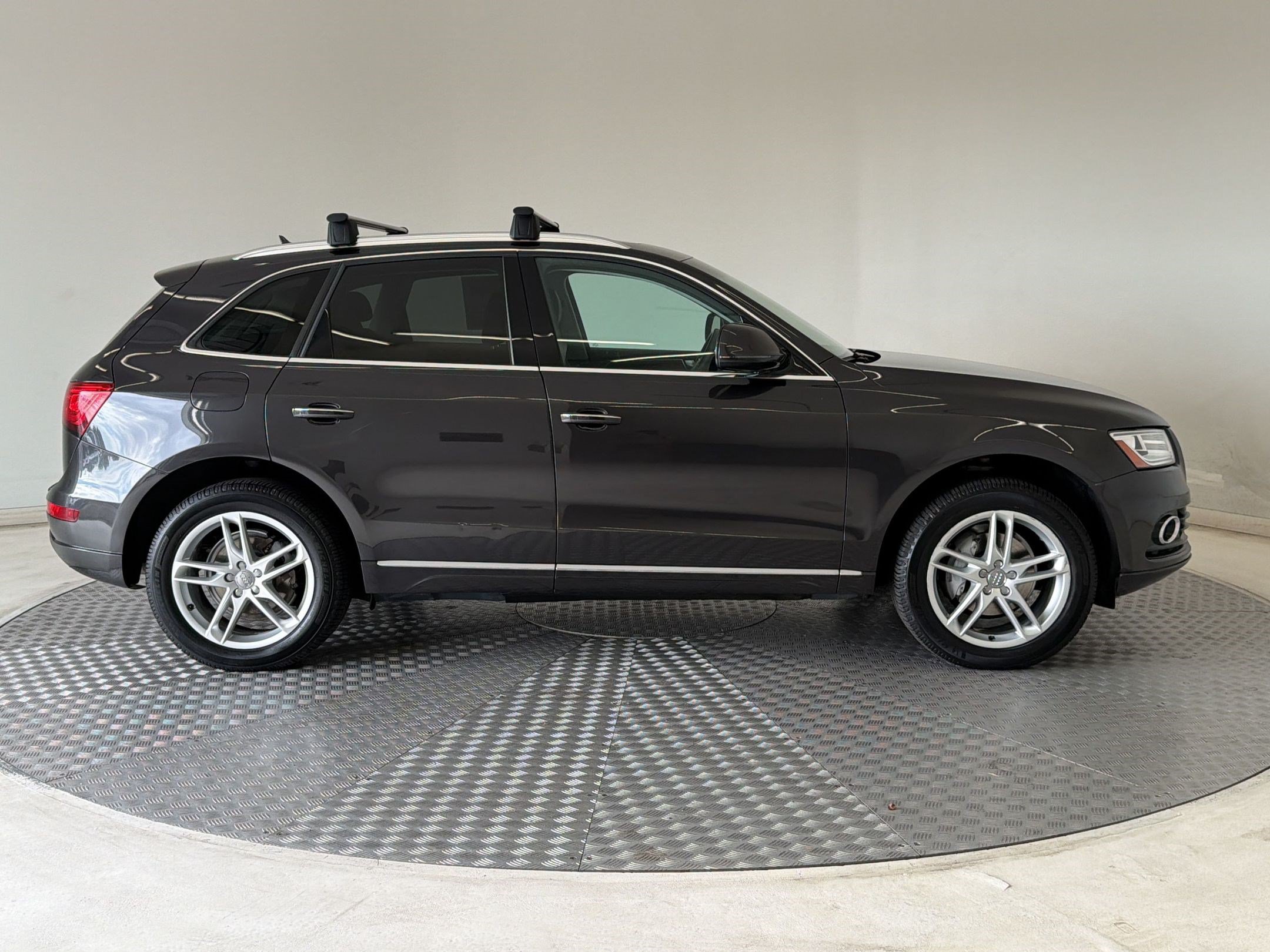 Used 2017 Audi Q5 2.0T Premium Plus w/ Technology Package AWD/4WD image 8