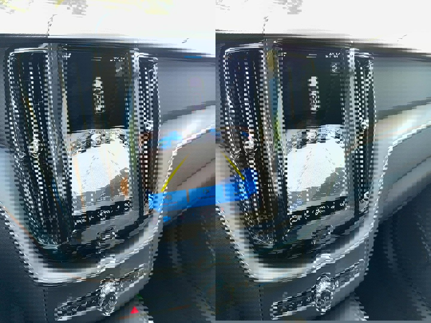 Used 2025 Volvo XC60 B5 Core image 19