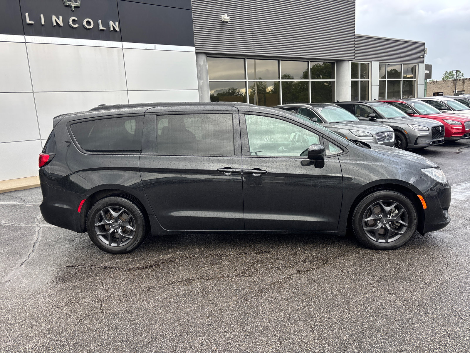 Used 2020 Chrysler Pacifica Touring-L Plus FWD image 8