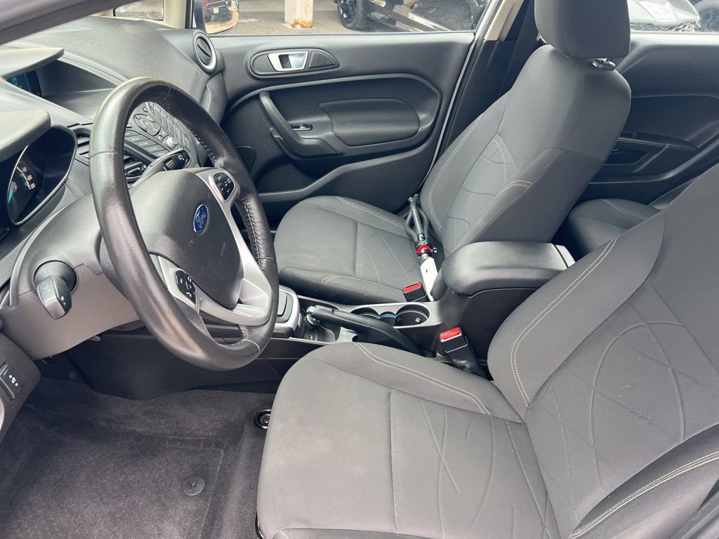 Used 2015 Ford Fiesta SE FWD image 4