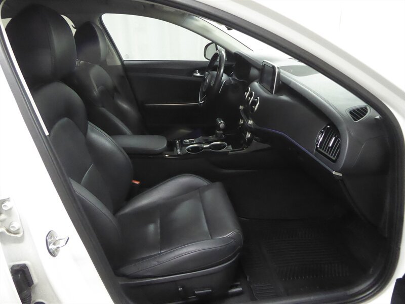 Used 2019 Kia Stinger RWD image 25