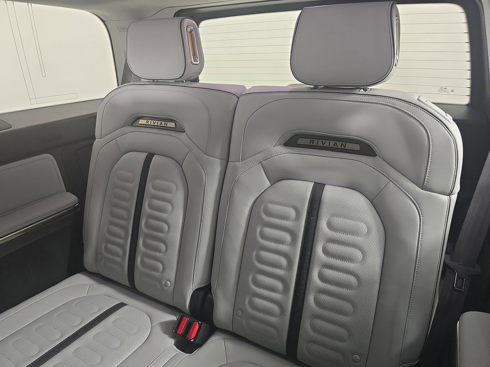 Used 2024 Rivian R1S Adventure image 22