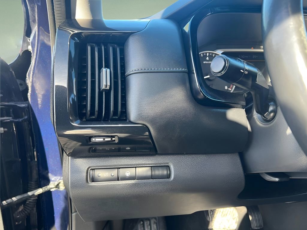 Used 2022 Nissan Pathfinder SV FWD image 12