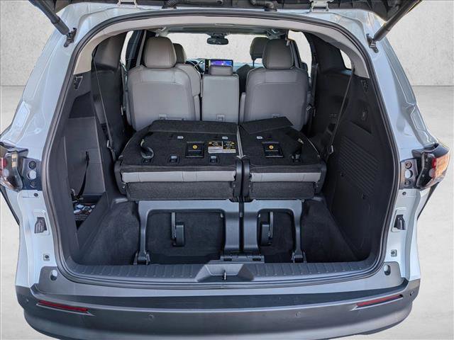 Used 2025 Toyota Sienna XLE w/ XLE Plus Package image 6