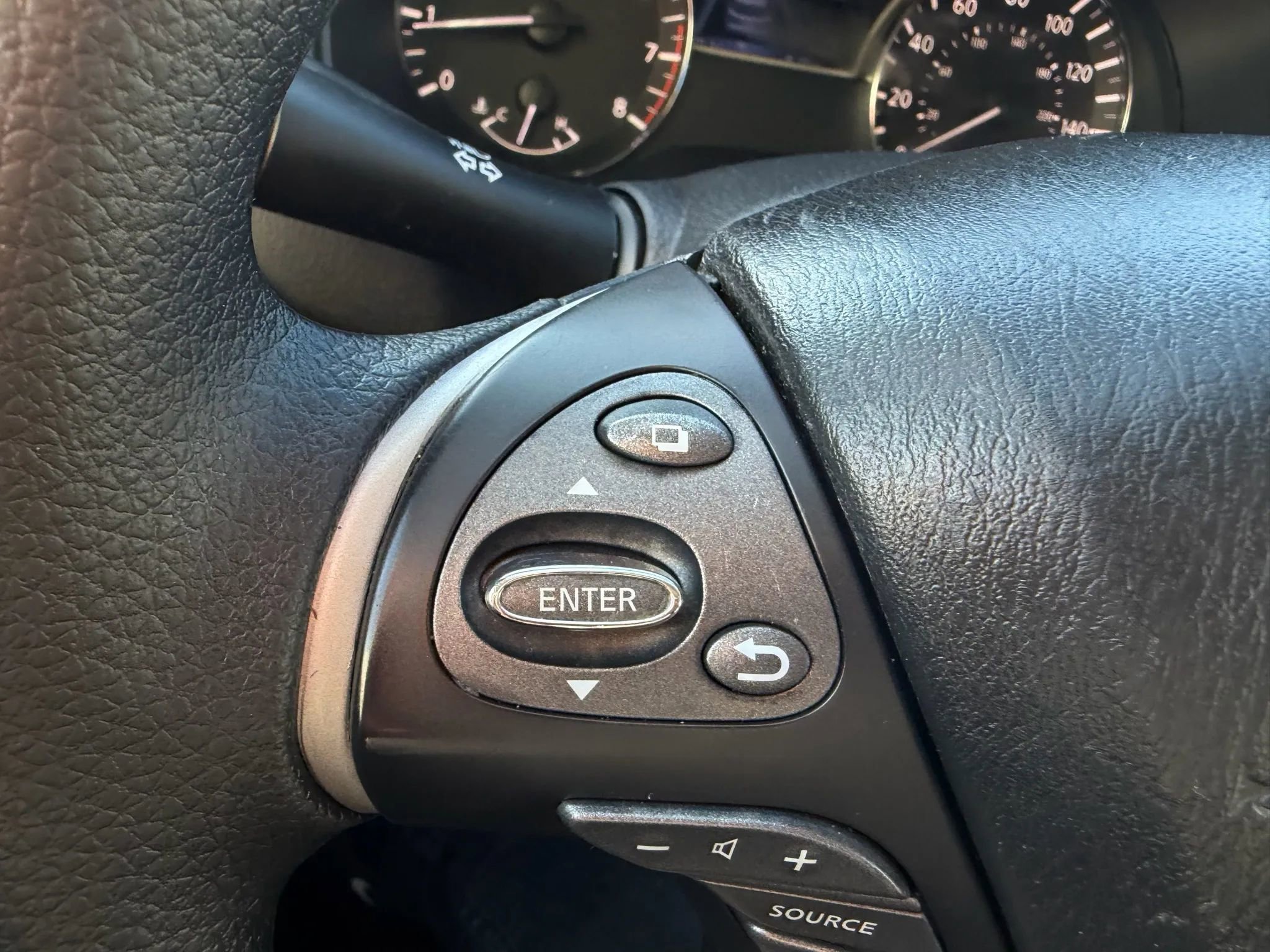 Used 2018 Nissan Pathfinder S image 13