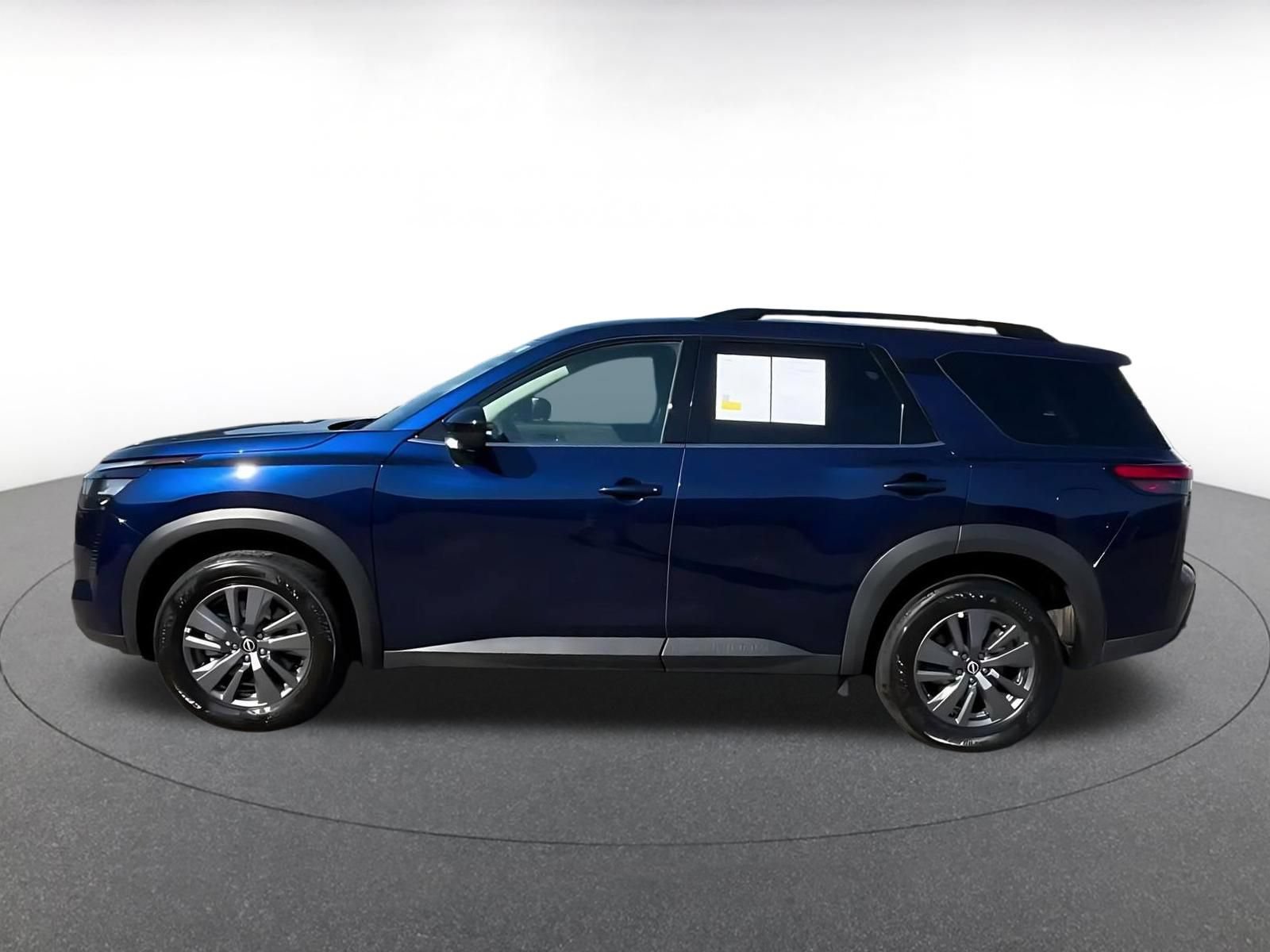 Used 2026 Nissan Pathfinder SV FWD image 8