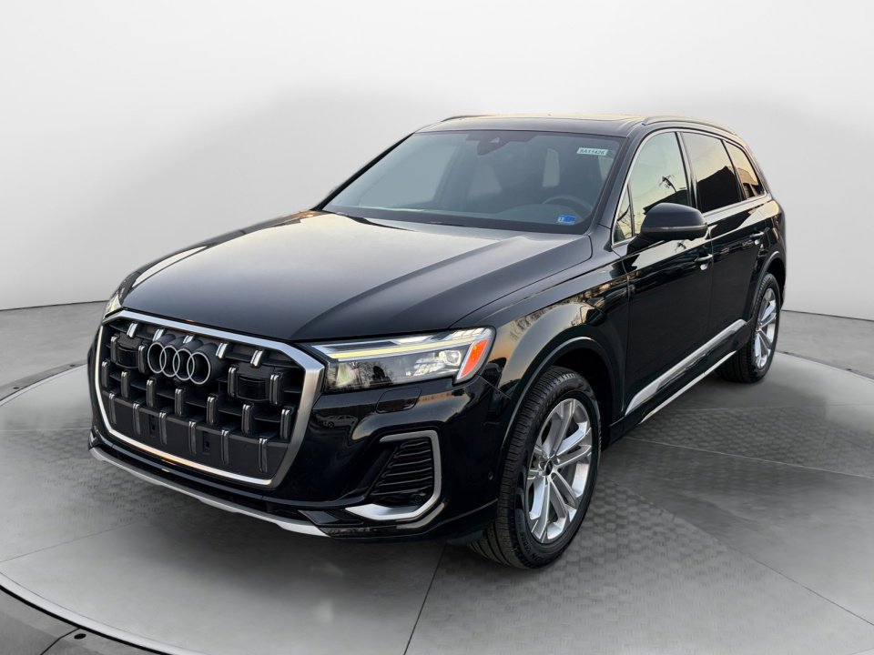 Used 2025 Audi Q7 2.0T Premium w/ Convenience Package image 3
