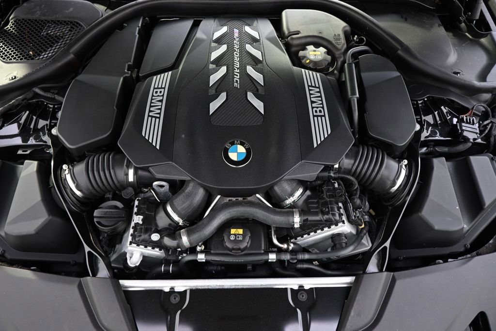 Used 2022 BMW M550i xDrive w/ Dynamic Handling Package image 18