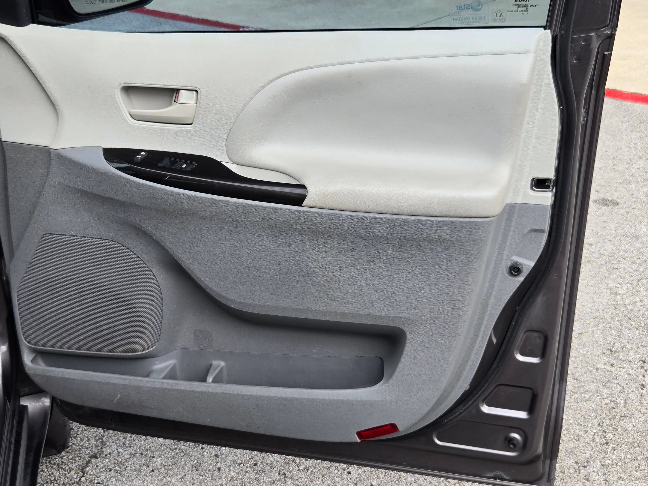 Used 2013 Toyota Sienna LE FWD image 26