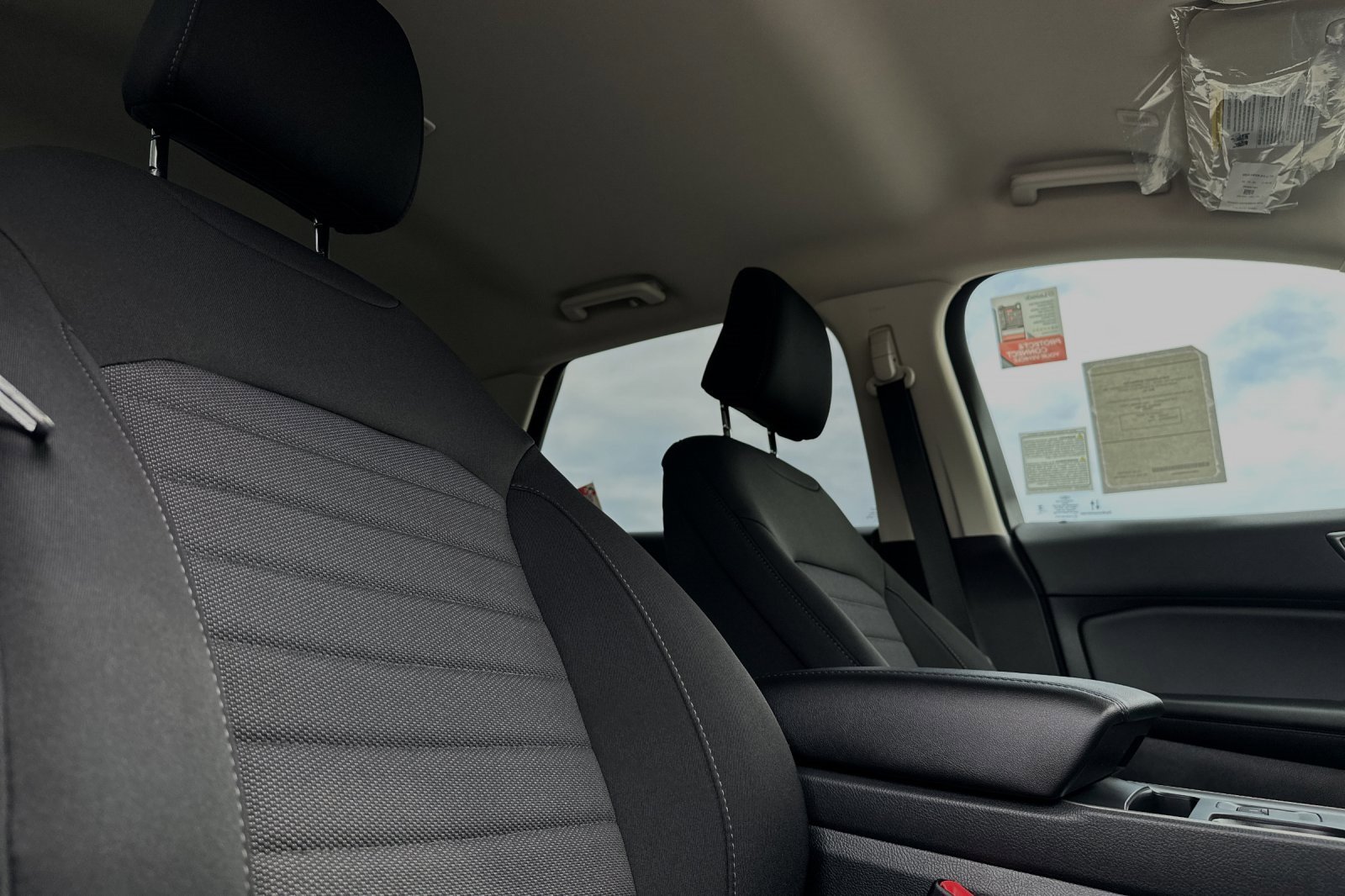 New 2024 Ford Edge SE w/ Black Appearance Package image 15