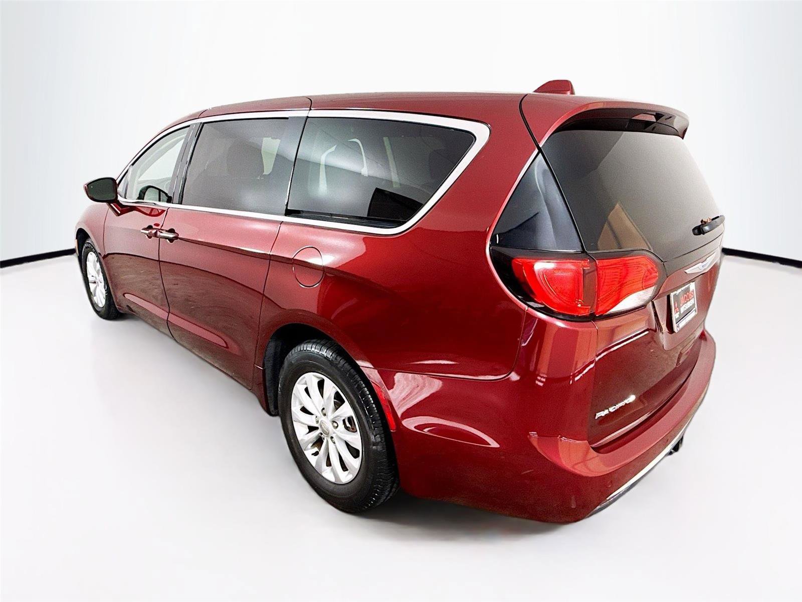 Used 2018 Chrysler Pacifica Touring Plus image 5