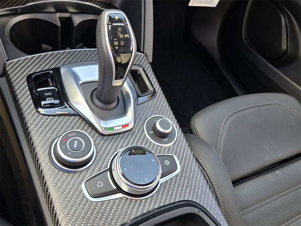 Used 2024 Alfa Romeo Stelvio Quadrifoglio image 23