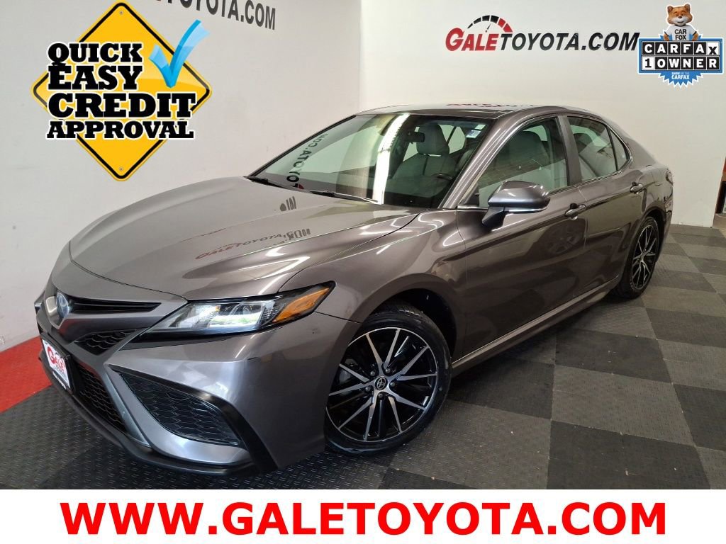Used 2024 Toyota Camry SE FWD image 1