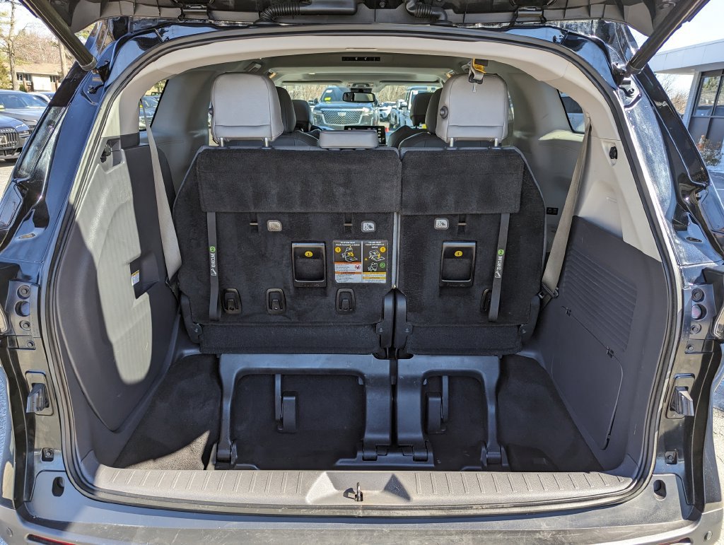 Used 2021 Toyota Sienna XLE AWD/4WD image 40