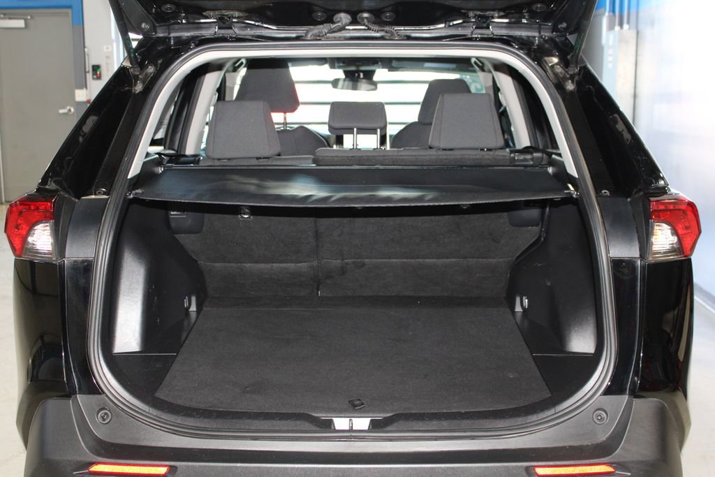 Used 2023 Toyota RAV4 LE AWD/4WD image 39