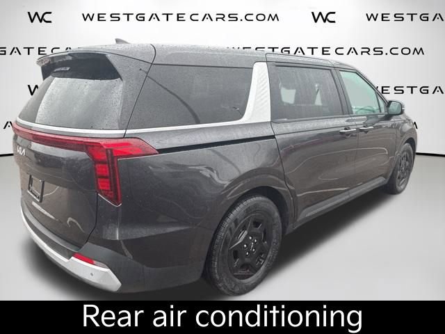 Certified 2025 Kia Carnival image 8