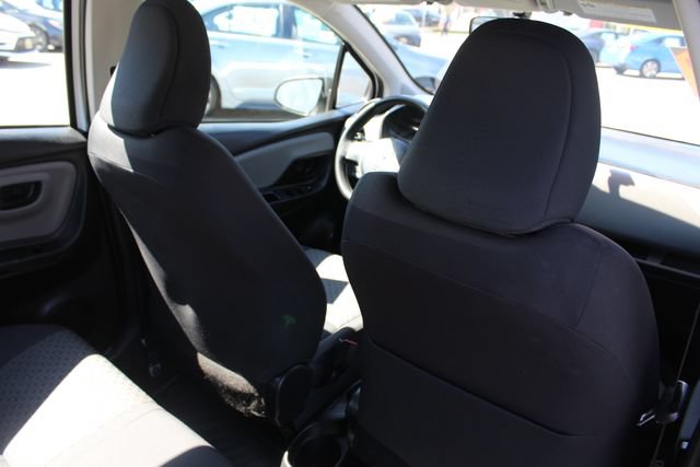 Used 2016 Toyota Yaris L FWD image 29