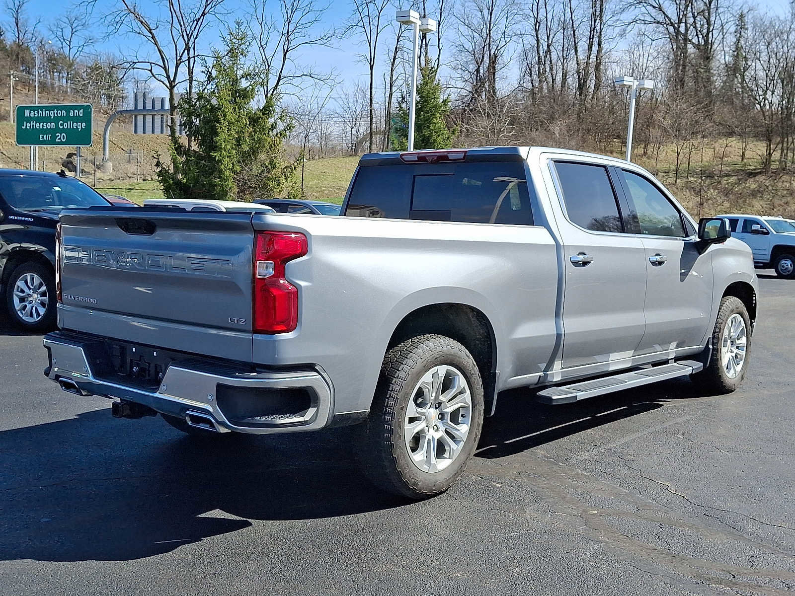 Used 2024 Chevrolet Silverado 1500 LTZ w/ LTZ Premium Package AWD/4WD image 6