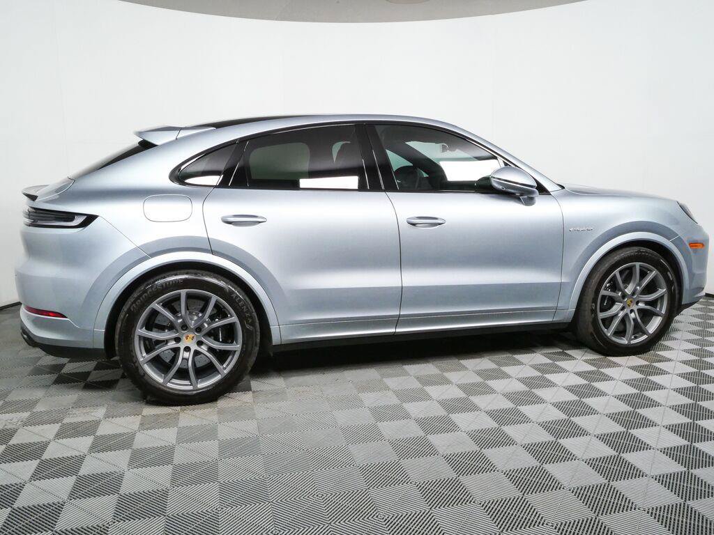 Certified 2024 Porsche Cayenne Turbo AWD/4WD image 29