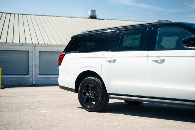 New 2027 Ford Expedition Max Active AWD/4WD image 3