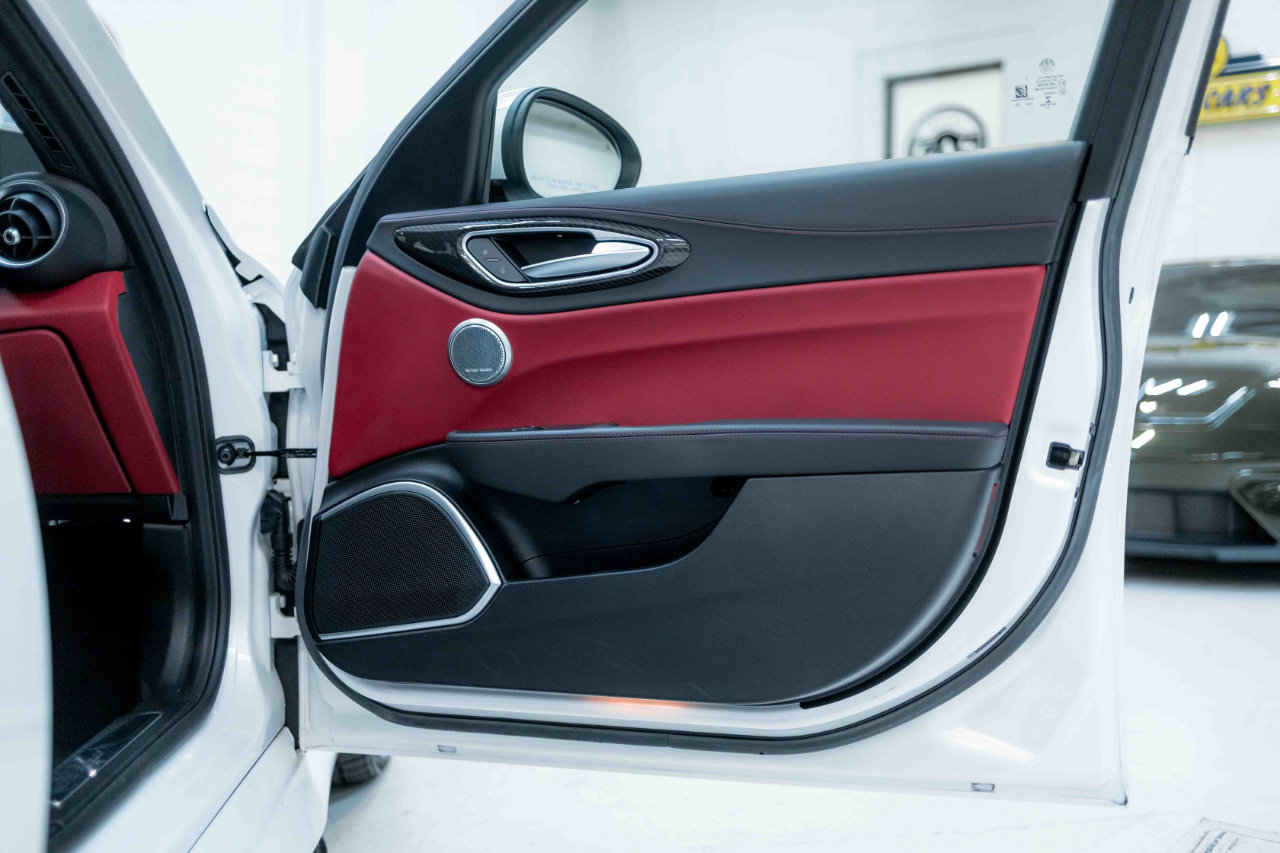 Used 2017 Alfa Romeo Giulia Quadrifoglio image 53