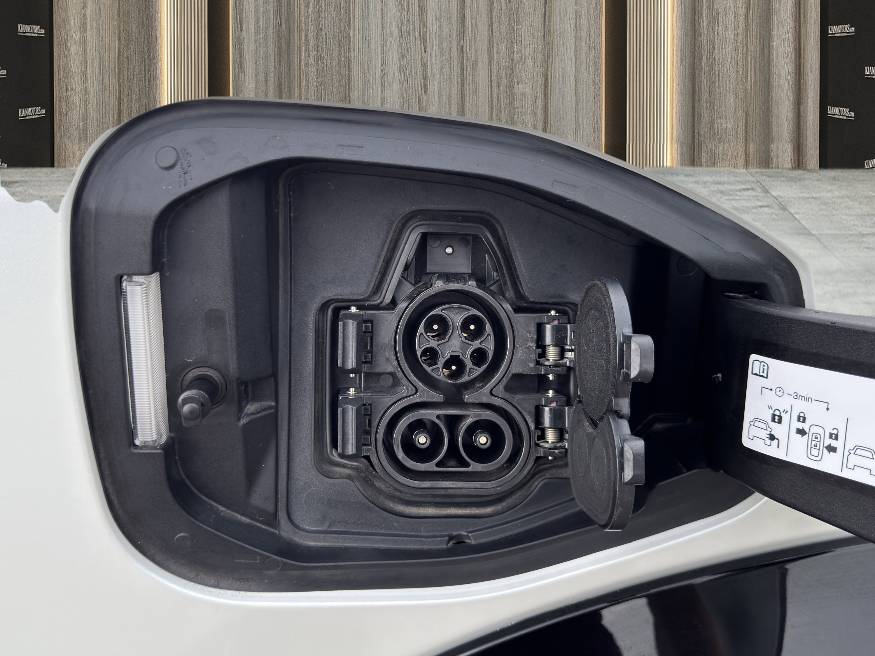 Used 2025 Nissan Ariya FWD image 76